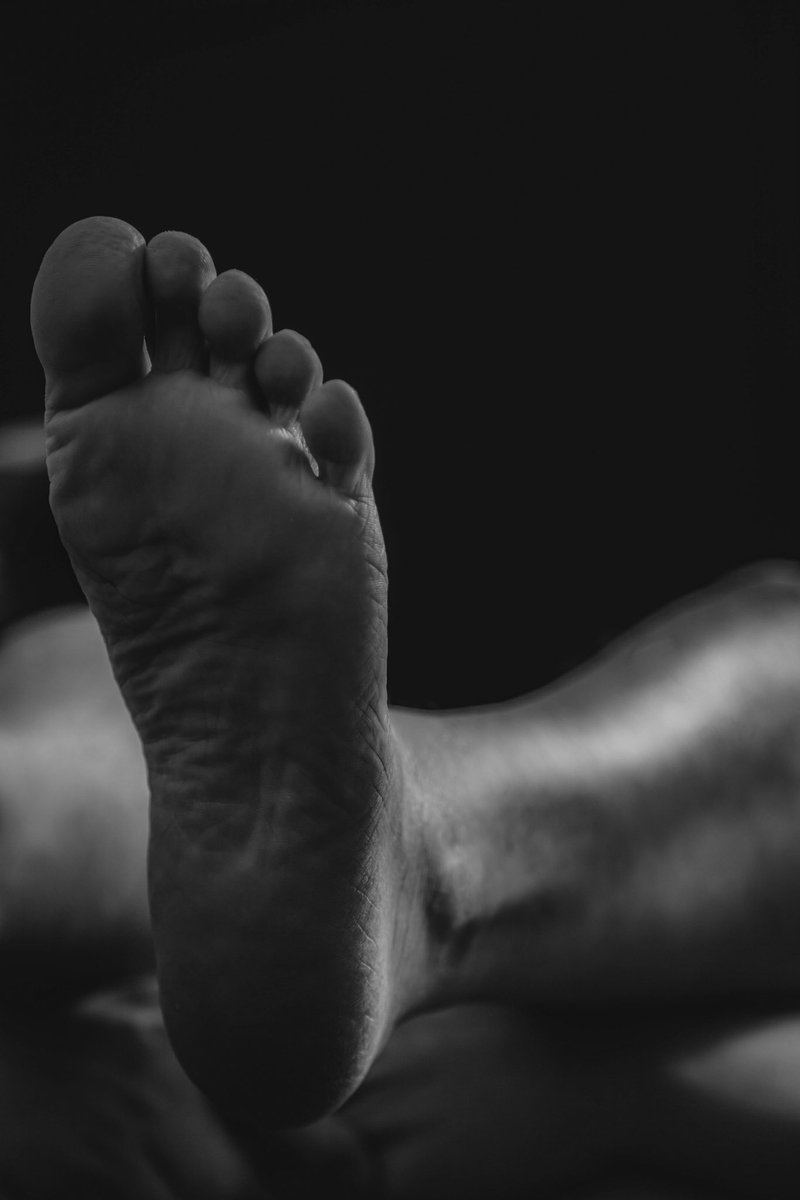 lartisanu's tweet photo. "Every time you don't follow your inner guidance, you feel a loss of energy, loss of power, a sense of spiritual deadness." Shakti Gawain

#facelessportrait #asianmen #blackandwhitephotography  #menphotography #body #muscle  #bodybuilding #maleportrait #男體 https://t.co/totXgL8sWa