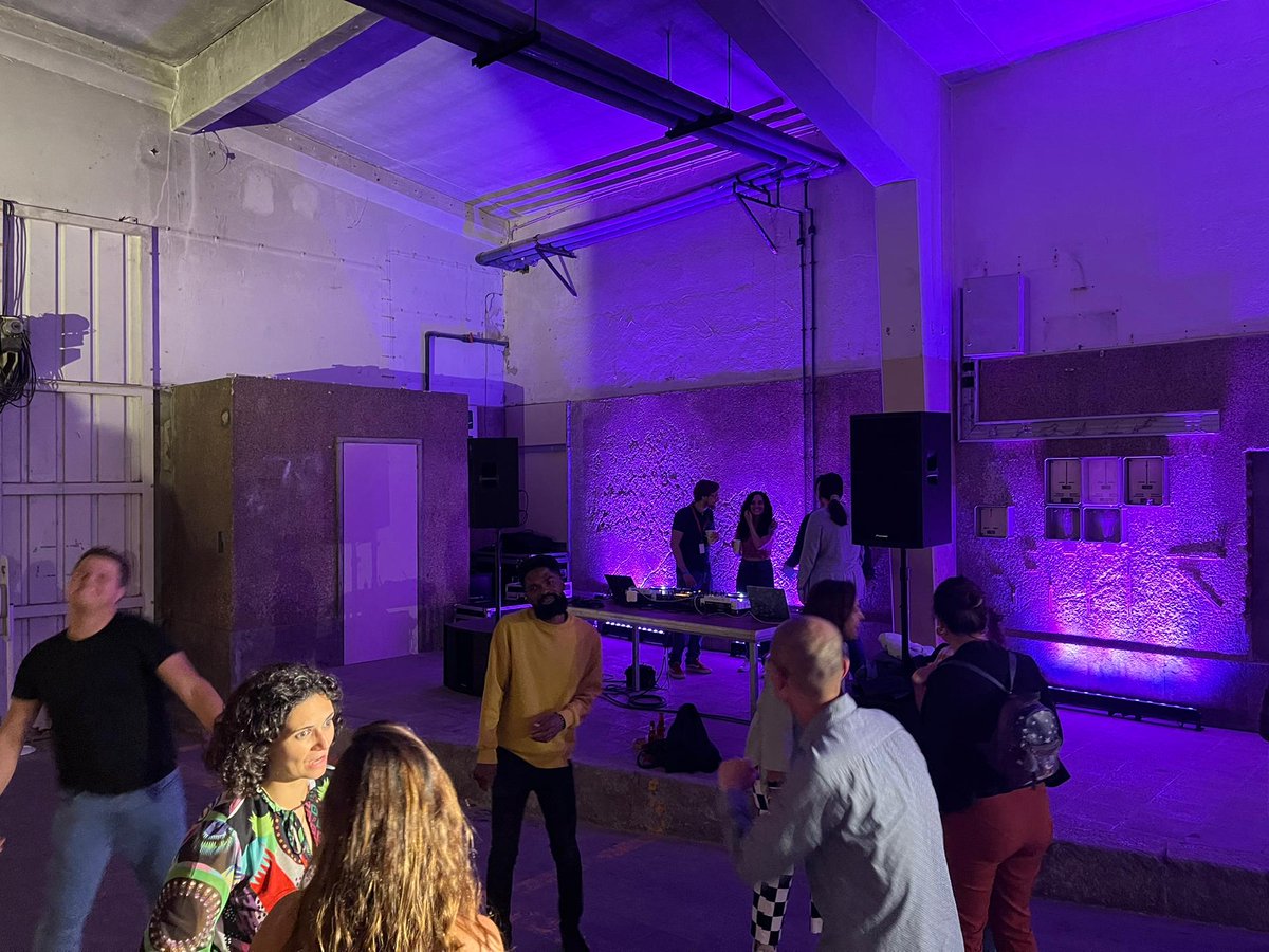 Neuro_CF's tweet photo. 2/2 Party is in full swing! 🥳
Join us now @ChampalimaudF warehouse and #dance to the sound of our #scientists' DJ set!
#raise4future #NEI #NEI2022 #ERN #ERN2022 @NativeScientis1 @IMMolecular https://t.co/PGAJCr6Uqv