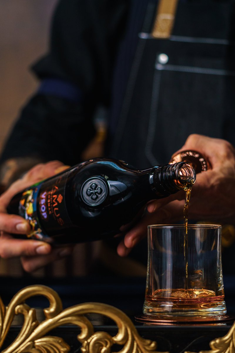 Notorioustwin's tweet photo. Went from drinking cognac to having are own bottle. #realwrap https://t.co/J9218XUE1m