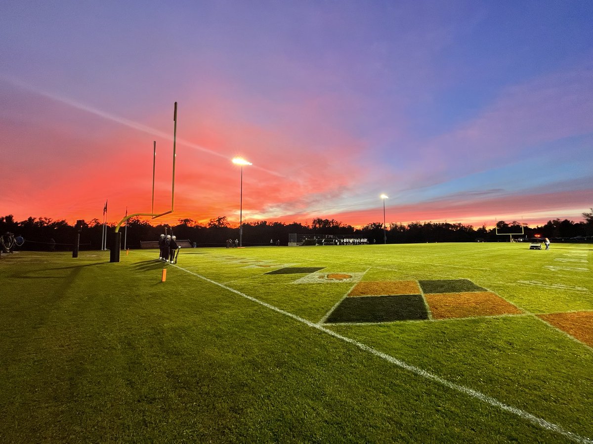 TVilesWCTV's tweet photo. What an incredible night at @MiddTigers against @EHS_VT. Highlights coming tonight on #HighSchoolHuddle on @WVNYWFFF https://t.co/GrjZvjx63k