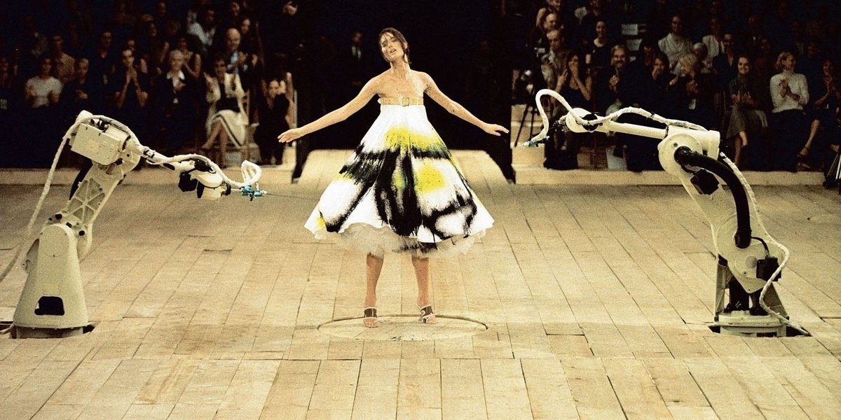 speaknicki's tweet photo. @VersaceVenus_ Let's not forget that Alexander McQueen did it first and it was more iconic. https://t.co/1IUPaJ4QrC