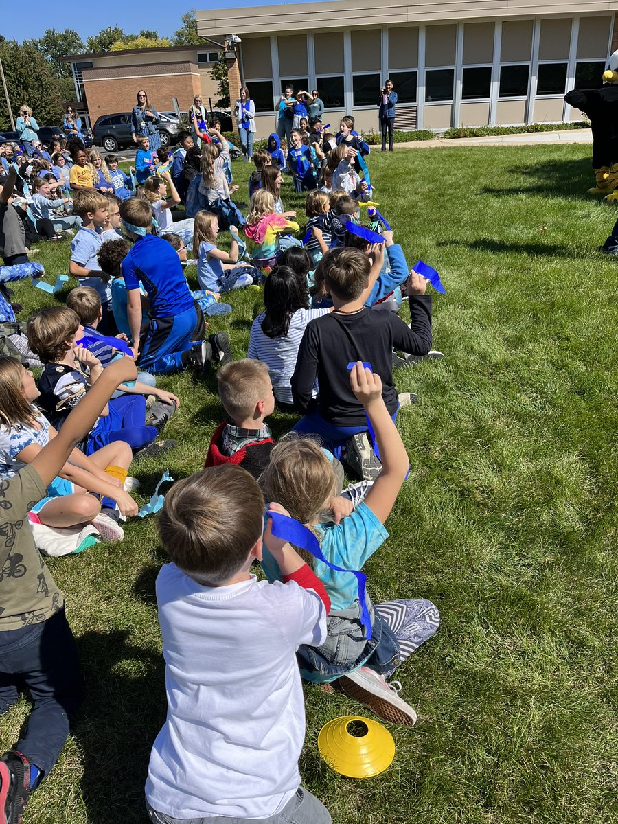 ElmwoodKreiling's tweet photo. #4PI celebrated #ElmwoodElementary ‘s #BlueRibbon award today! #lovemystudents #elmwoodeagles #PartnersInGrowth https://t.co/eD9nkqSNRA