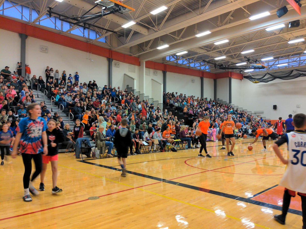 CCCSDtweets's tweet photo. Sold out crowd for the @HarlemWizards vs #CCCSD HoopStars!! https://t.co/mUw6cP8UgK