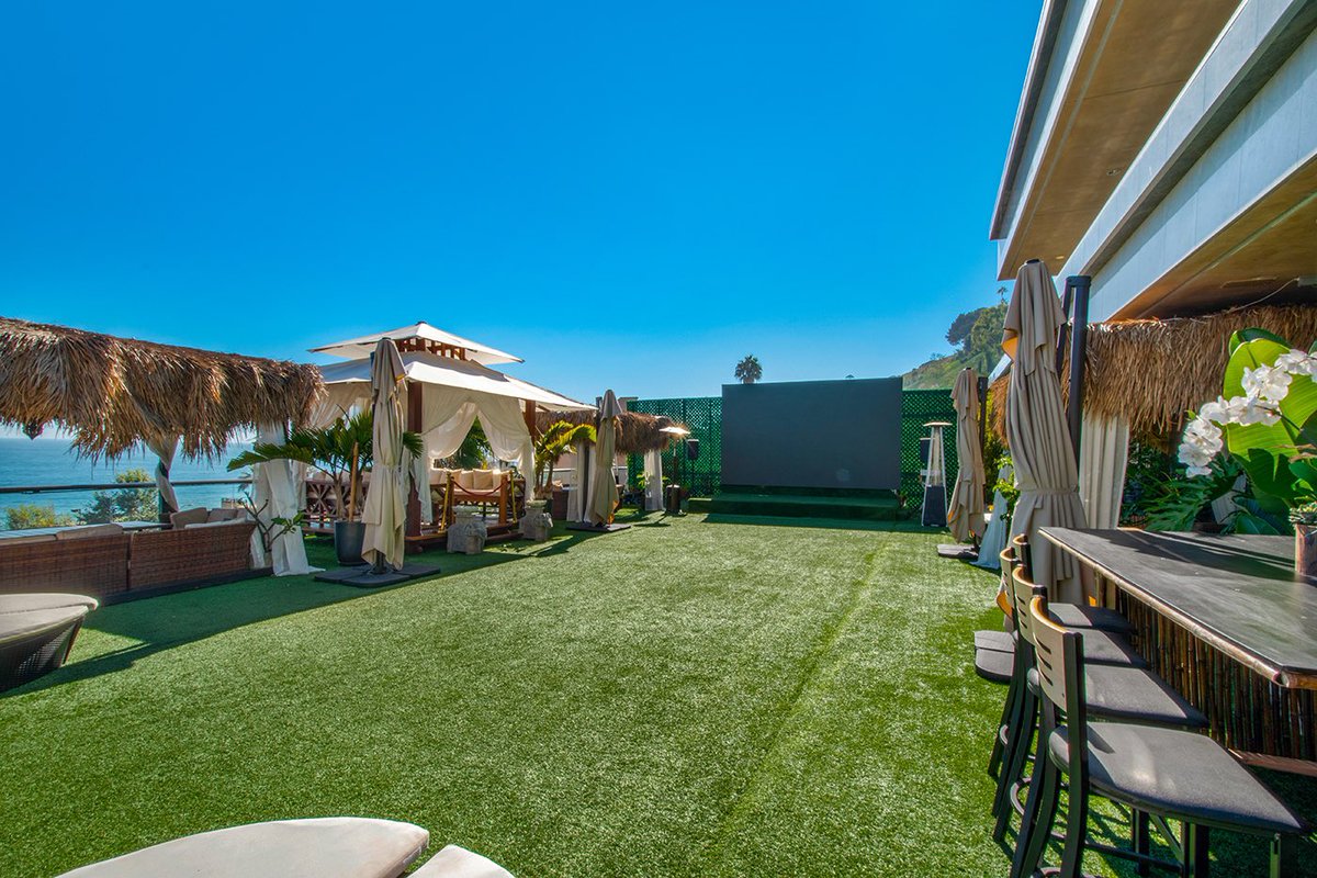 RafiLounge's tweet photo. We are the first exclusive members only lounge for #Web3.

Here are some sneak peeks of our Malibu Location. We will WL a few people who comment a future location they’d like to see🔥 https://t.co/ztWFRk1EIw