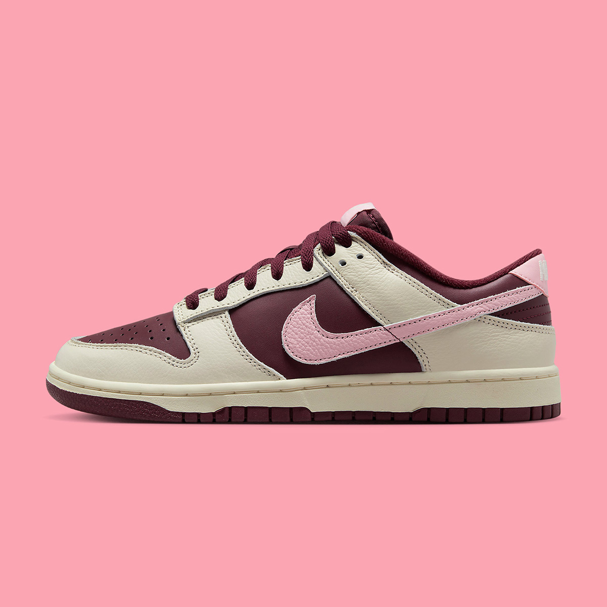 houseofheat's tweet photo. First Looks // Nike Dunk Low "Valentine's Day" (2023) 💝

SEE MORE: https://t.co/7qlN4DycB5 https://t.co/WL4dLaz0yt