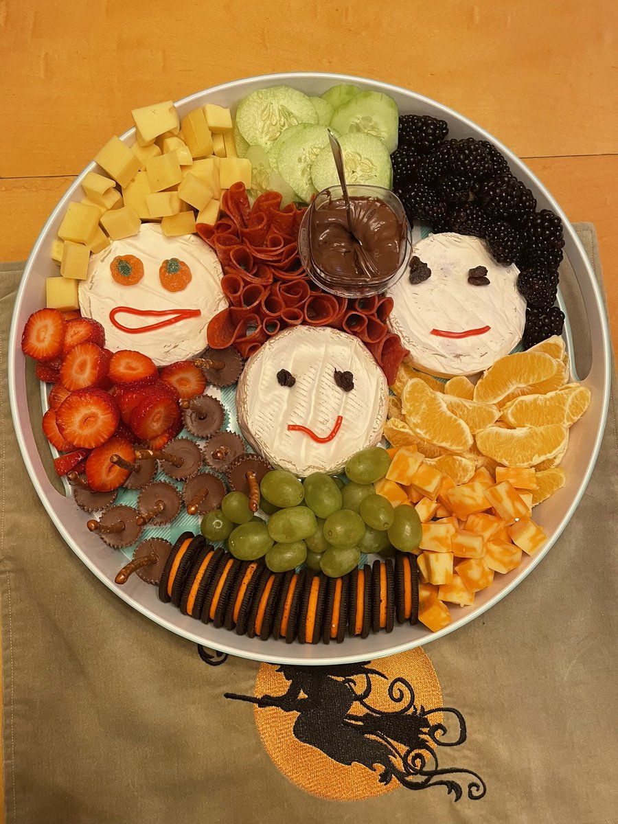 GraciousGolly's tweet photo. Happy Hocus Pocus Day π»β¦. (which brings us that much closer to ππ
π»π₯°!!!)
#holidayseason #hocuspocus2 #hocuspocusday #spookyseasonπ» #charcuterie #charcuterieboard #christmascountdown https://t.co/0t6G5wo8sg