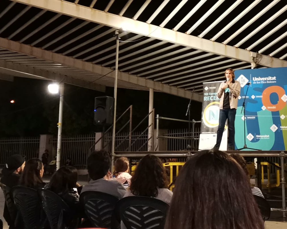 Miq_Capo's tweet photo. Avui hem parlat de les polinitzacions decepcionants a la #NitRecerca22 organitzada per la @UIBuniversitat
Gràcies per convidar-me a participar @EnricCulat
#G9Missions @night_s_team @mscactions @FECYT_Ciencia https://t.co/JPBB5O46iC