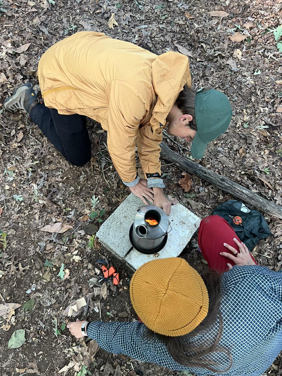 scomorrison's tweet photo. My #enviroed students are now experts with @KellyKettle! #engagedlearning @elonuniversity #teachingoutside #forestschool #naturepedagogy https://t.co/8SfWlq8ECp