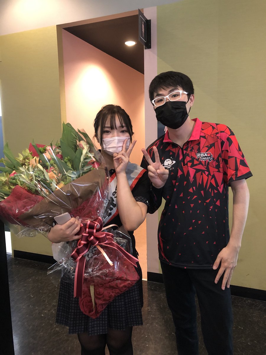 Renre__n1116's tweet photo. 昨日は遅くまでお疲れ様でした
フェス自体あんま参加出来なかったけど毎回楽しく投げれたよ♪
みくちゃんも体調に気を付けてこれから仕事頑張ってね、またいつか皆で投げよう✨🎳
手書きのメッセは嬉しいですね☺️ https://t.co/9JFmZmjy5d