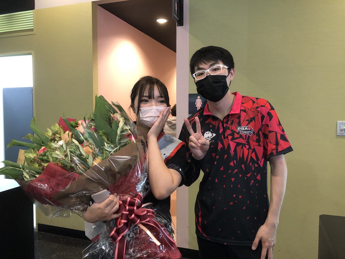 Renre__n1116's tweet photo. 昨日は遅くまでお疲れ様でした
フェス自体あんま参加出来なかったけど毎回楽しく投げれたよ♪
みくちゃんも体調に気を付けてこれから仕事頑張ってね、またいつか皆で投げよう✨🎳
手書きのメッセは嬉しいですね☺️ https://t.co/9JFmZmjy5d