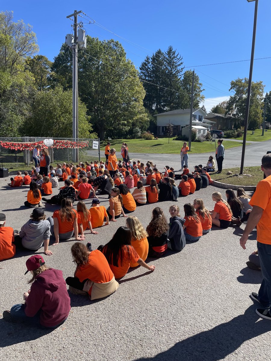 GemmitiFolz's tweet photo. We hung hearts to show hope and love! We had prayer and went on a school walk to acknowledge the land and ways we see the seeds of hope all around us. @StPaul_LKFD #everychildmatters #pvnccommunity https://t.co/ixBSV9Fmjz