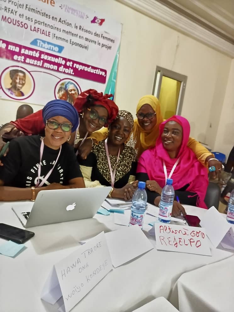 CoulibalyDima's tweet photo. Fin de 5 jours de formations des 30 formatrices sur SDSR initiée par le Réseau des Femmes Alumnae Yali RFAY Mali
#RFAY
#Feministeenaction
#AFD
#CARE
#Moussolafialé https://t.co/SiWyBuYFQE