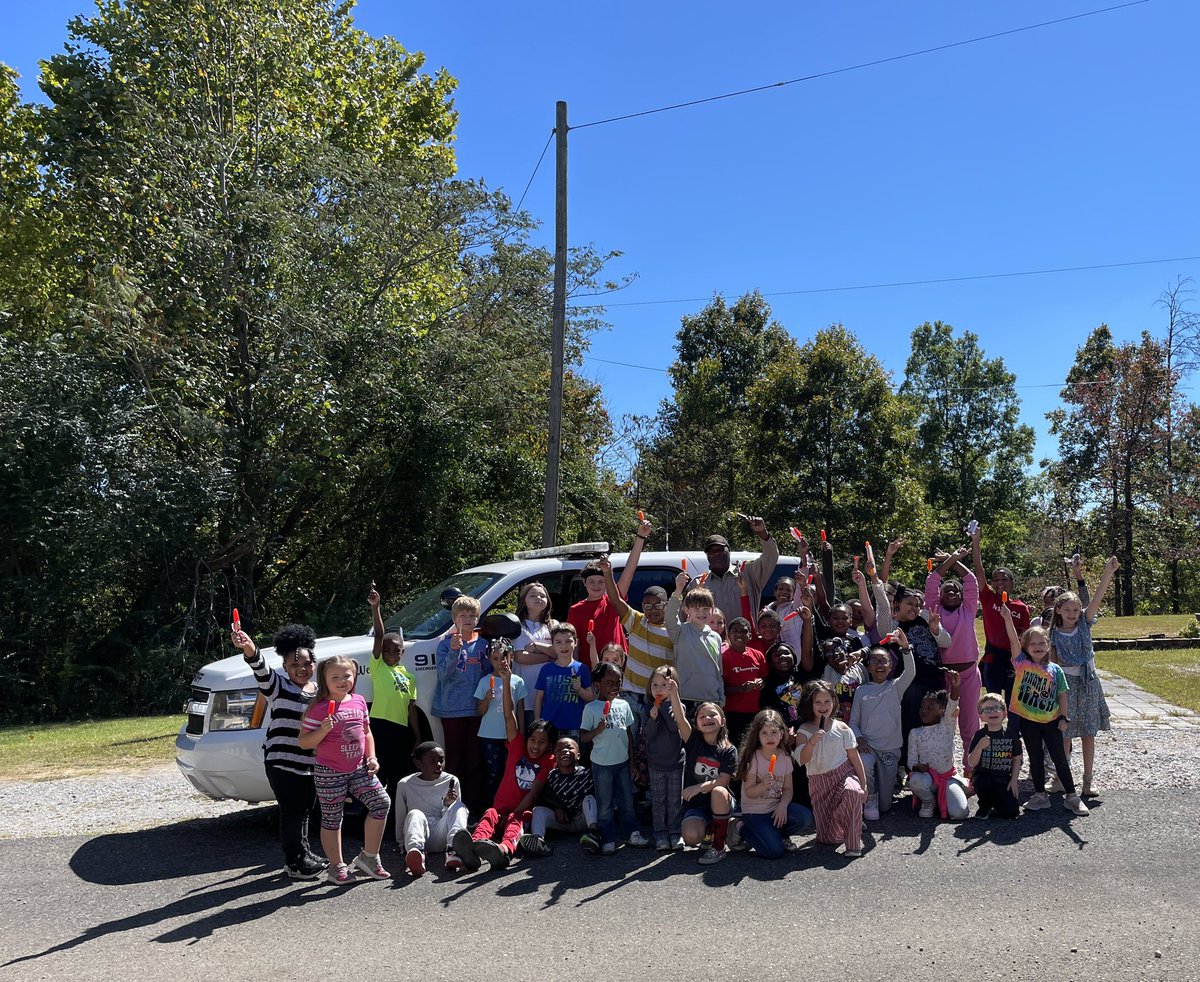 Brookville celebrates attendance with SRO Heath!!@JEFCOED <a href="/gonsoulinwalter/">Walter</a> <a href="/orush2/">Dr. Orletta Rush</a> <a href="/lauradware/">Laura Ware, Ed.D.</a>