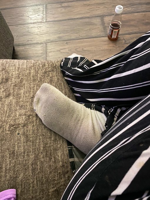 Me and these dirty socks need to get to work 🙃💨 https://t.co/jlIum9Bzt1