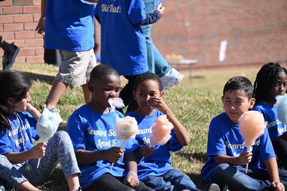 kimbullock08's tweet photo. What an amazing day @NeelysBendES #rewardschool/level5 @DrNatalynGibbs @MNPSPreK @MNPSNorthwest https://t.co/DpLhxdg7H2