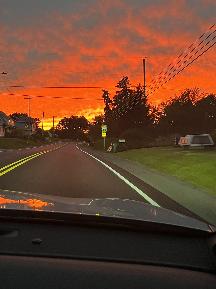 vzbrmm's tweet photo. @WPXIScott @WPXIWeather @StephenCroppe20 sky is on fire tonight! https://t.co/fIFVu7NyNC
