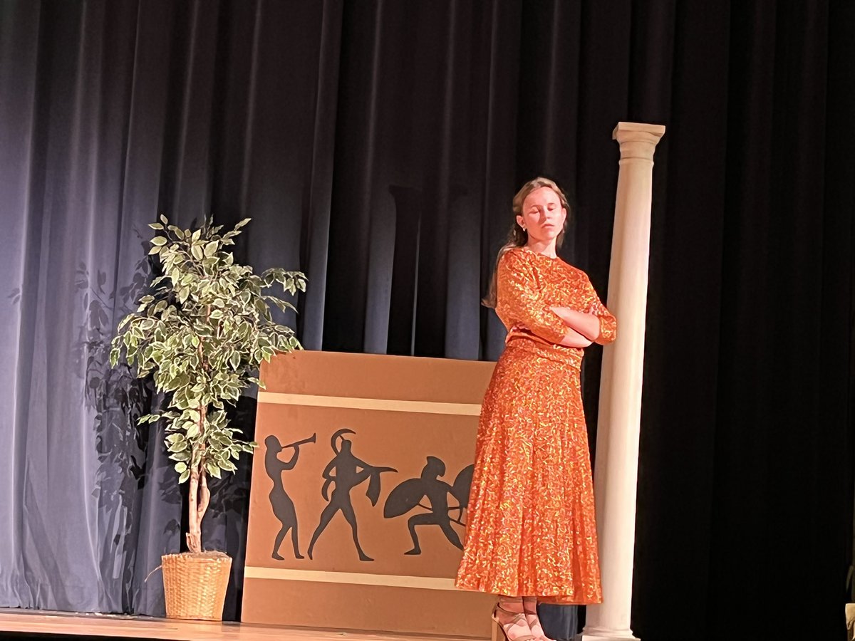DettmannLisa's tweet photo. Hey, Seniors! Come vote for your class for HOCO points. Battle of the Thespians, October 3rd, 6-9 PM. EAHS auditorium. $5.00 at the door. #eahsgo #1Herd #OneActs https://t.co/4VjR5nRhRJ