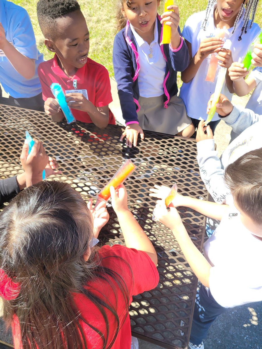 MrsTaylor7720's tweet photo. I think it's safe to say...I made scientists after this week!!! 🤔 😁🙃 #FirstGradeScience #BodyHeat #Sun #AddHeat #RemoveHeat #ohTheFun @AliefScience @AliefISD @ExplorersCol https://t.co/rJ6MIxGMp8