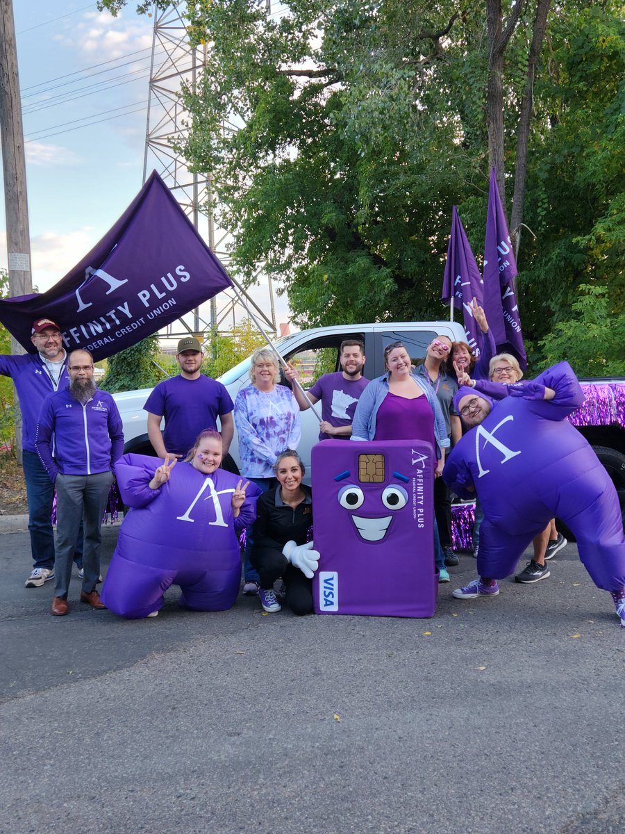 TAShan421's tweet photo. We're ready! U of M homecoming, here we come!!! https://t.co/Wz2bB12hTq