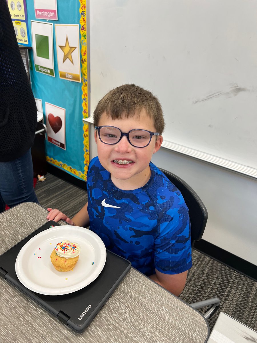 ACE celebrated our FAVORITE Speech teacher today! We loved making cupcakes with you for your birthday <a href="/MckayleeW_SLP/">McKaylee Weishuhn</a>! <a href="/hammelem/">Sherry & Paul Hamm Elementary</a> #hammfam #hammheroes