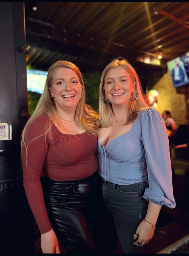 infantellie23's tweet photo. @lizzo Yes!!! My twin sister and I at your Oct 23rd concert in Nashville!!🎉🎊🥳🍾 #SpecialTour @Emilia_Silver https://t.co/oZ6jARZQfY