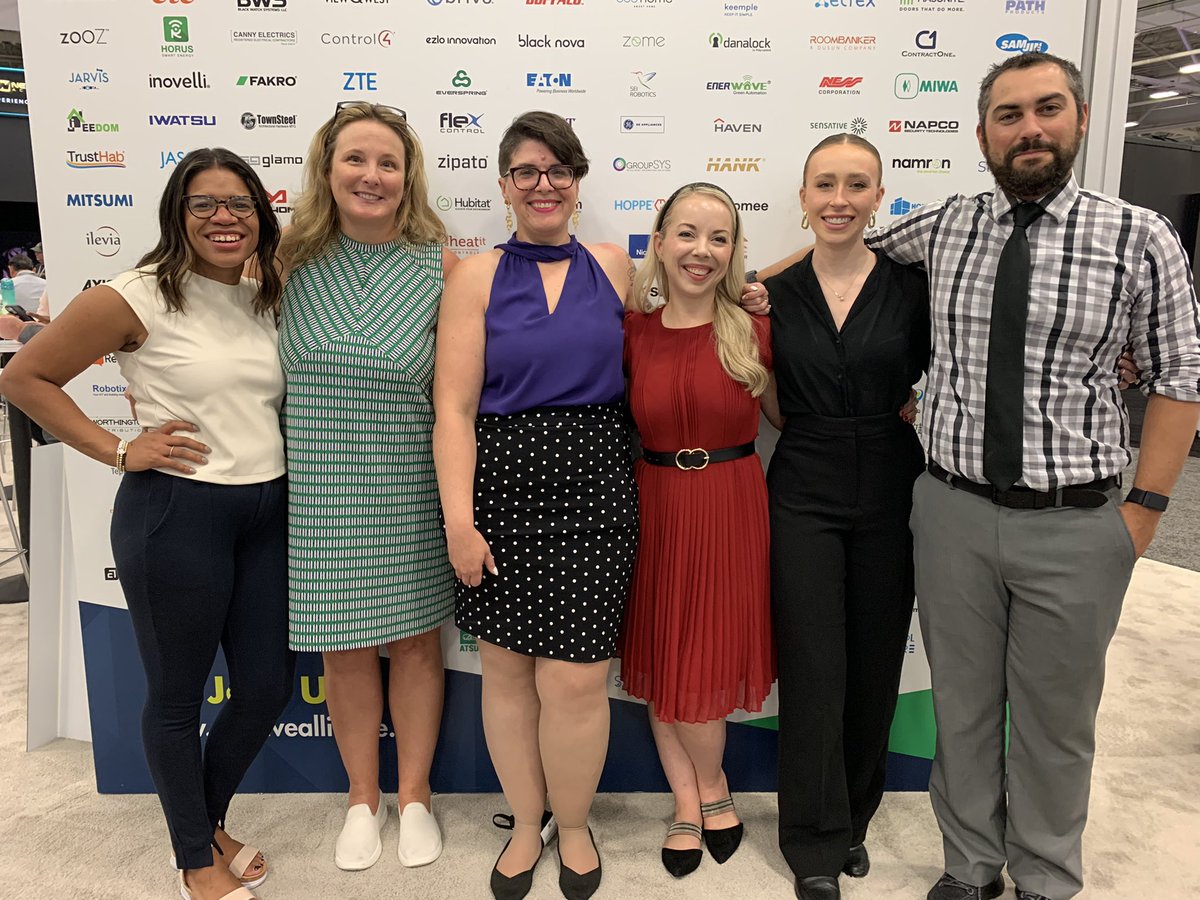 newscaster's tweet photo. We can all exist in one space at one time. The @CasterComm on-site team grabbed a group photo to close out Fri. #CASTERCOMMunity #CEDIAExpo #avtweeps https://t.co/Jlhex31zQ6
