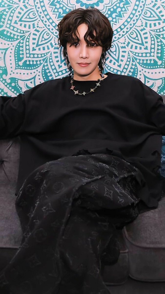 Vamos brincar de o mestre mandou?
Você manda eu tirar minha roupa.
E eu obedeço.