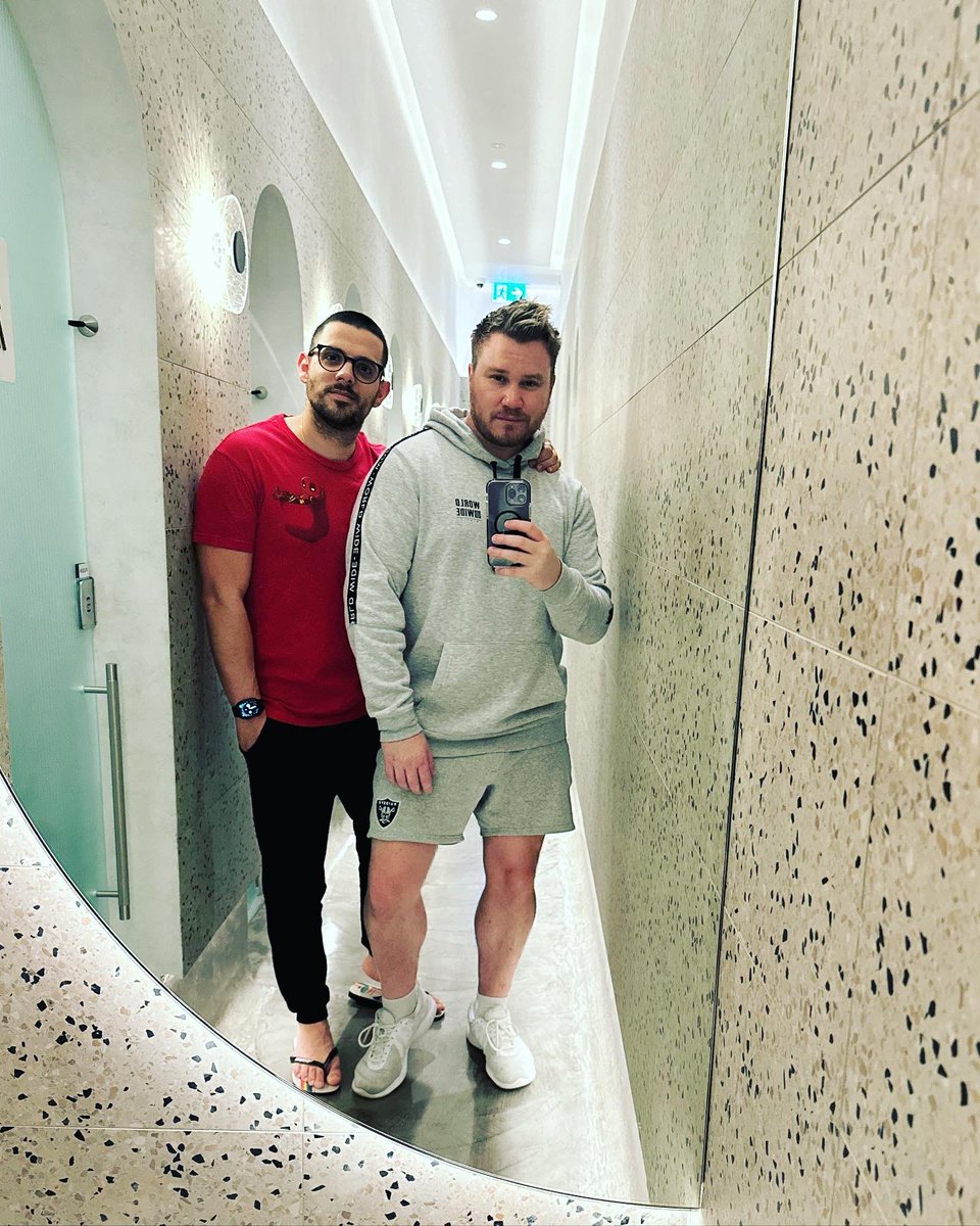DinoJuzz's tweet photo. Saturday fitness with my fiancé
😍💍🤮🤣
#thebubbas #veganbubbas🌈 #gayengaged #fiance #gaymelbourne #gaysydney #gayfitness #fitnessplayground #fitnessplaygroundmarrickville #loveislove #mrandmr https://t.co/LmWHNPv3e0