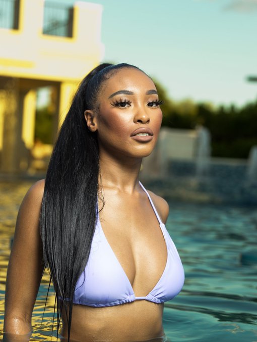 Idk why I&rsquo;m not a swimsuit model yet..😬 https://t.co/BMkKtbjdvj