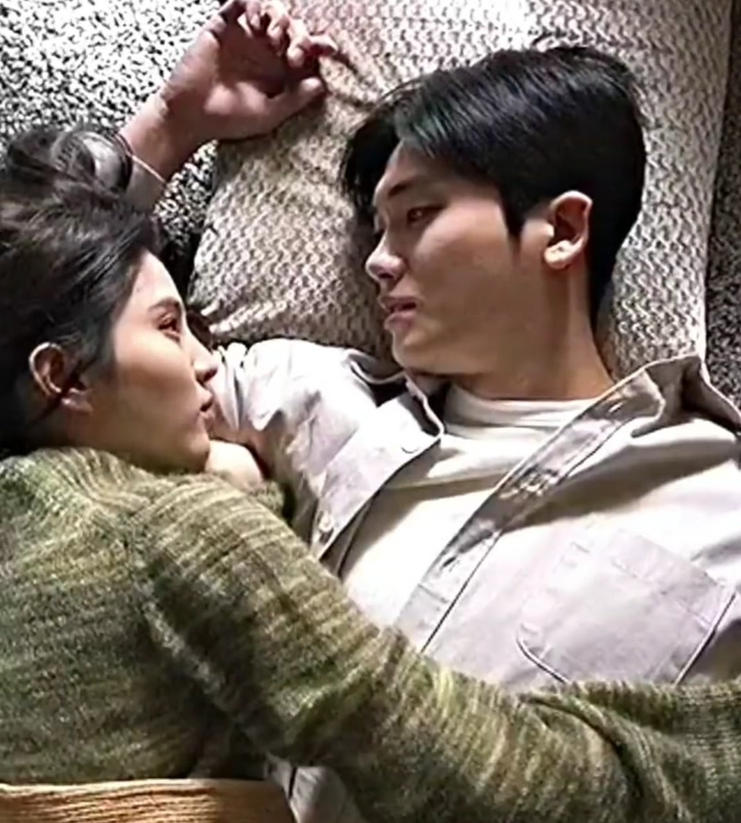 En yakın arkadaşına âşık olan bir rol mü var?

Park Hyung Sik: TAMAM BEN OYNARIM

#Happiness #SoundtrackNo1 #ParkHyungSik #HanSoHee #HanHyoJoo #KDrama