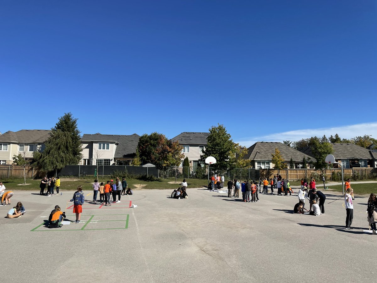 Traffordsclass's tweet photo. It was an awesome afternoon for an intermediate challenge!  “Teams working together to draw a teacher!” @boyne_river @Nicole_Graham1 #MrHall #MsWarner #MrBattaglia https://t.co/aniAs2hizz