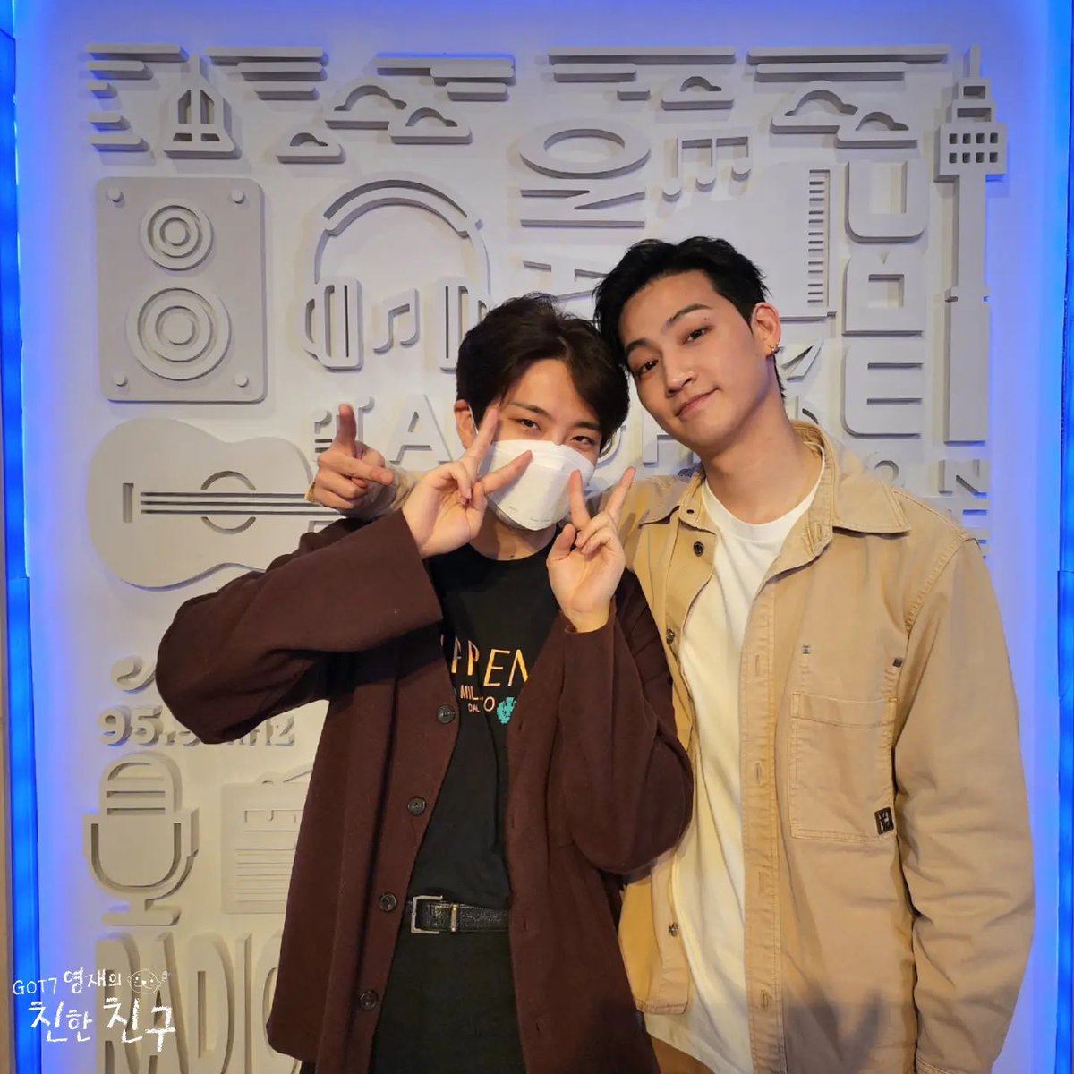Jai3520's tweet photo. 01 | 10 | 2022 🗓🌷➰✨〰️🌴🌙🧡
เริ่มเดือนใหม่แล้ว ขอให้เดือนนี้มีแต่รอยยิ้มและความสุข ขอให้เป็นการเริ่มต้นใหม่ที่ดี 
#GOT7YoungjaeBestFriend  #JAYB_BeYourself #GOT7 https://t.co/iepdMPtOzL