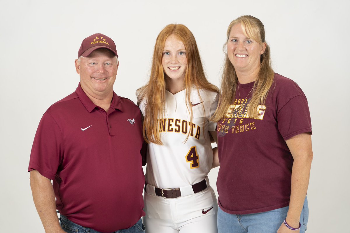 RichardsonMacy2's tweet photo. Go Gophers 〽️ @GopherSoftball @RitterPiper @_HashtagWynning @coachanniesmith https://t.co/lChB6fyouR