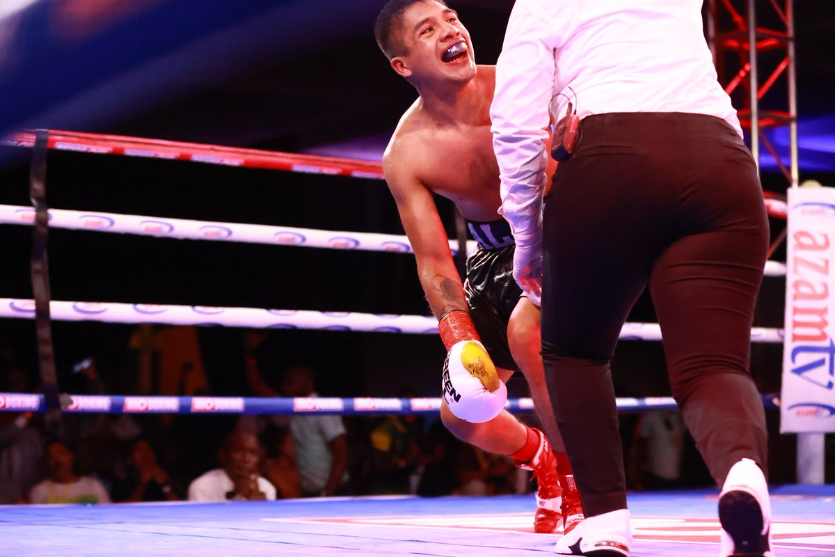azamtvtz's tweet photo. USIKU WA VITASA: Itoshe tu kusema kwamba Alan Pina kutoka Mexico amepata tabu sana katika ardhi ya Tanzania akipigwa KO raundi ya tisa na Ibrah Class 'Mawe'
#MoBoxing #UsikuWaVitasa #Vitasa #VitasaNight #VitasaFightNight #Boxing #NgumiJiwe #VitasaNgumiJiwe #IbrahClass https://t.co/ezT16g7xbO