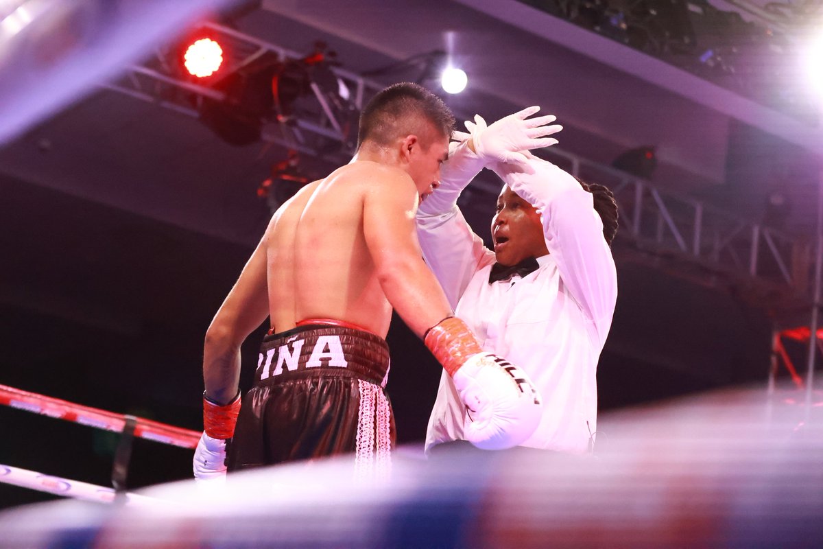 azamtvtz's tweet photo. USIKU WA VITASA: Itoshe tu kusema kwamba Alan Pina kutoka Mexico amepata tabu sana katika ardhi ya Tanzania akipigwa KO raundi ya tisa na Ibrah Class 'Mawe'
#MoBoxing #UsikuWaVitasa #Vitasa #VitasaNight #VitasaFightNight #Boxing #NgumiJiwe #VitasaNgumiJiwe #IbrahClass https://t.co/ezT16g7xbO
