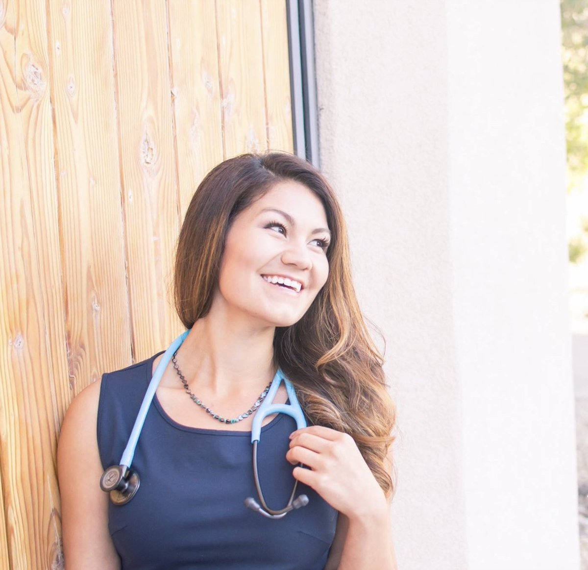 LauraFlowersE's tweet photo. In honor of #NationalLatinaPhysicianDay tomorrow👩🏽‍⚕️👩🏿‍⚕️👩🏾‍⚕️👩🏻‍⚕️

Beginning of medical school -------> now 

Let's see your journey through medicine! Breaking barriers and succeeding @MVGutierrezMD @BriChristophers @NarjustFlorezMD @KPtheMD @LatinasInMed @ElenaRiosMD @NHMAmd #NLPD https://t.co/ugbISbx9OU