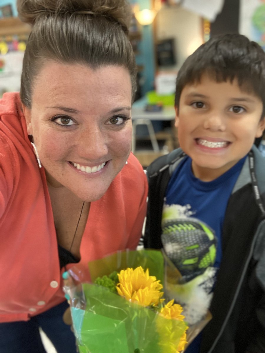 MrsKring's tweet photo. Last day with @WaysideWaifs π We will miss you! Flowers from a sweetie π» π₯° and matching with another π . A good day! π #isdschools #lufflions #luffpride https://t.co/k8prUcQnyJ