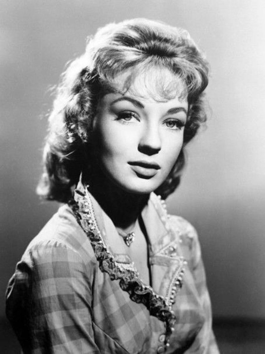 robsterowski's tweet photo. Heartbreaking news: Venetia Stevenson, the girl on the Sweetheart Stout label, has died at the age of 84 https://t.co/OjCUYQcanH