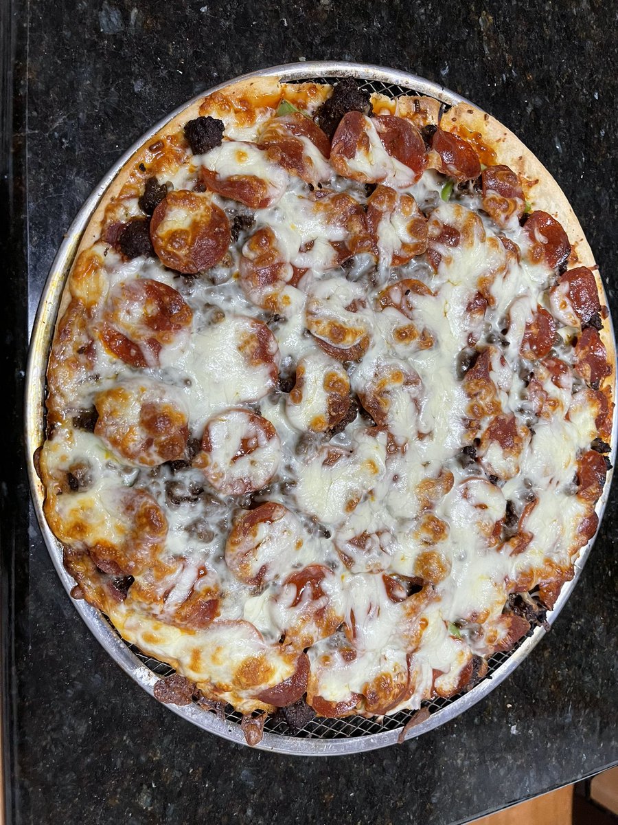 StevesThrillers's tweet photo. Sometimes if you want pizza, you just gotta make it yourself. Yeah, each slice is about 20 ounces (1 1/4lbs).
Back to writing —- if I can move.
#WritingCommunity #amwriting (yeah right, #ameating or #amstuffed is more like it) https://t.co/8bcDUzQTSr