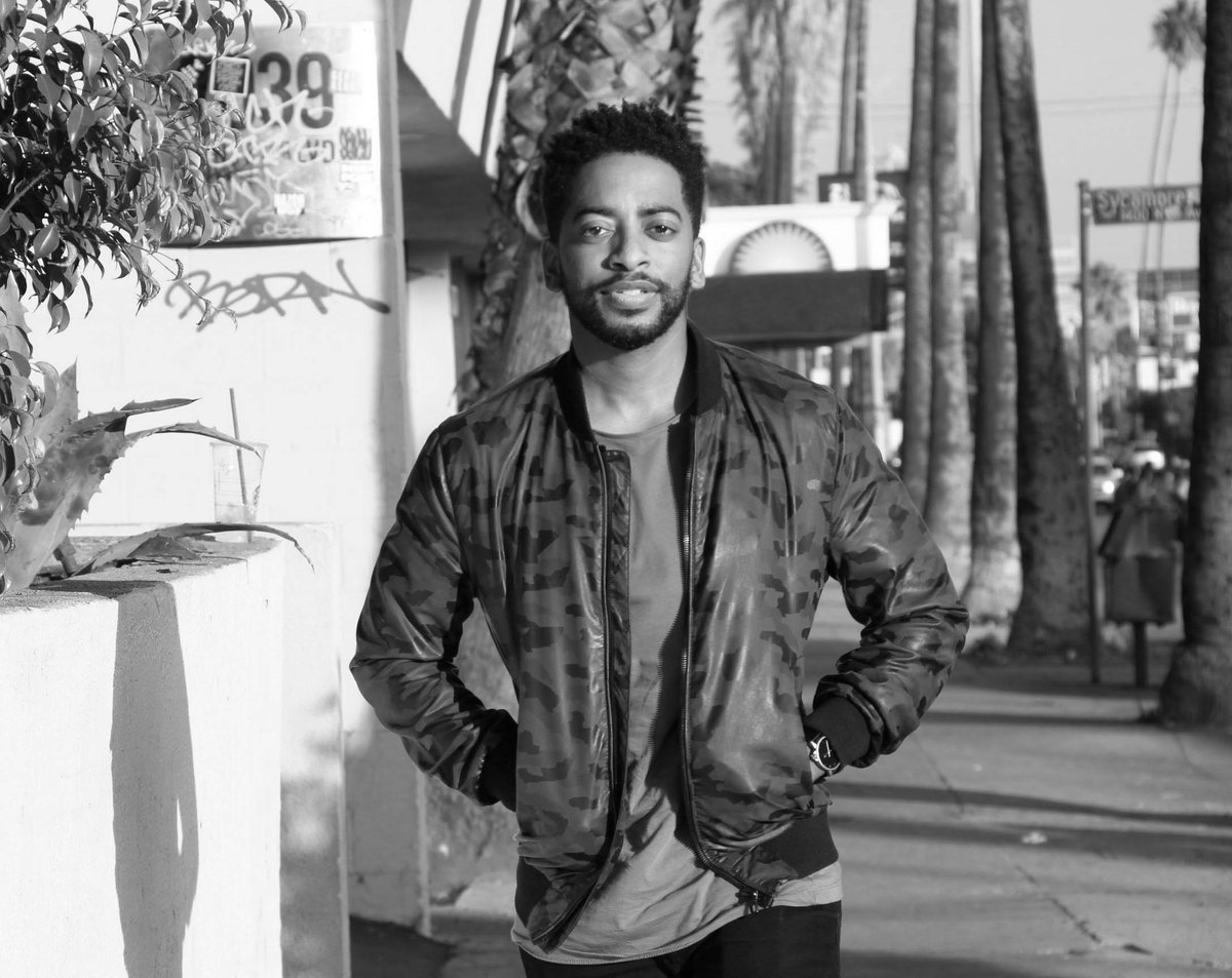 LATFUSA's tweet photo. Throwback photos of the week with actor @shaunbrown  star of @netflix #DahmerMonsterTheJeffreyDahmerStory 

https://t.co/jn9j6slq84 https://t.co/lnrjHstxA9