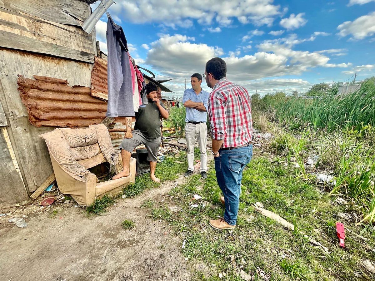 facumarziotte's tweet image. BARRIO ARTIGAS, ANDRESITO Y LOS TEROS

Esta tarde estuvimos visitando algunos vecinos de los Barrios Artigas, Andresito y Los Teros.
Mano a mano, escuchando las necesidades de la zona y los objetivos que se plantean.