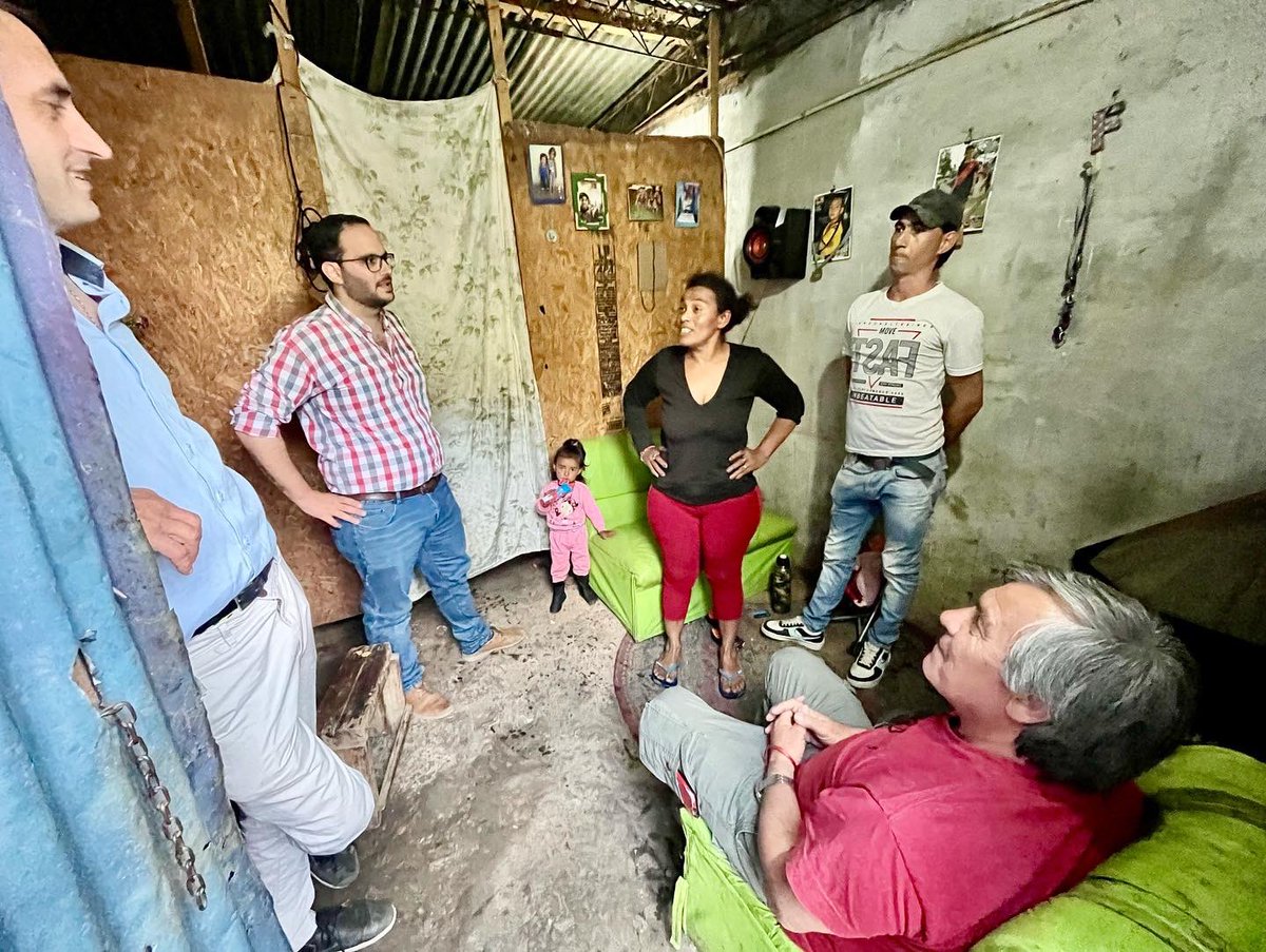 facumarziotte's tweet image. BARRIO ARTIGAS, ANDRESITO Y LOS TEROS

Esta tarde estuvimos visitando algunos vecinos de los Barrios Artigas, Andresito y Los Teros.
Mano a mano, escuchando las necesidades de la zona y los objetivos que se plantean.