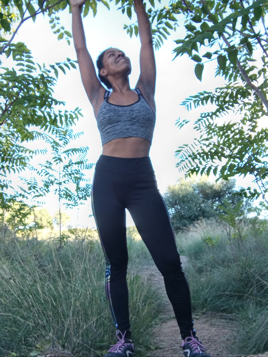 Luchiaka24's tweet photo. 🤸🏾‍♀️Por La salut ,por mi ,porque soy lo Primero y porque me encanta quererme y mimarme 😜🤸🏾‍♀️Y porque Mi universo es Universal 😏
Nunca Rutinario
Y viviendo El momento el hoy y el ahora 😘😘

#fitness #futing #ejercicios #salut#naturaleza #transparencia#model https://t.co/onzwykqlsU