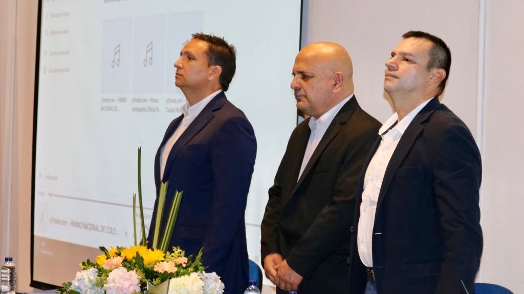 ESAPOficial's tweet photo. #GradosESAP | 🎓 La ESAP Antioquia entrega al país 24 nuevos profesionales en Administración Publica Territorial. 15 del CETAP Ciudad Bolívar y 9 de Apartadó.
🧑🏻🎓👩🏻🎓 Deseamos éxitos y esperamos qué sean los profesionales que construyan país desde el conocimiento. https://t.co/XmPeyJryFq