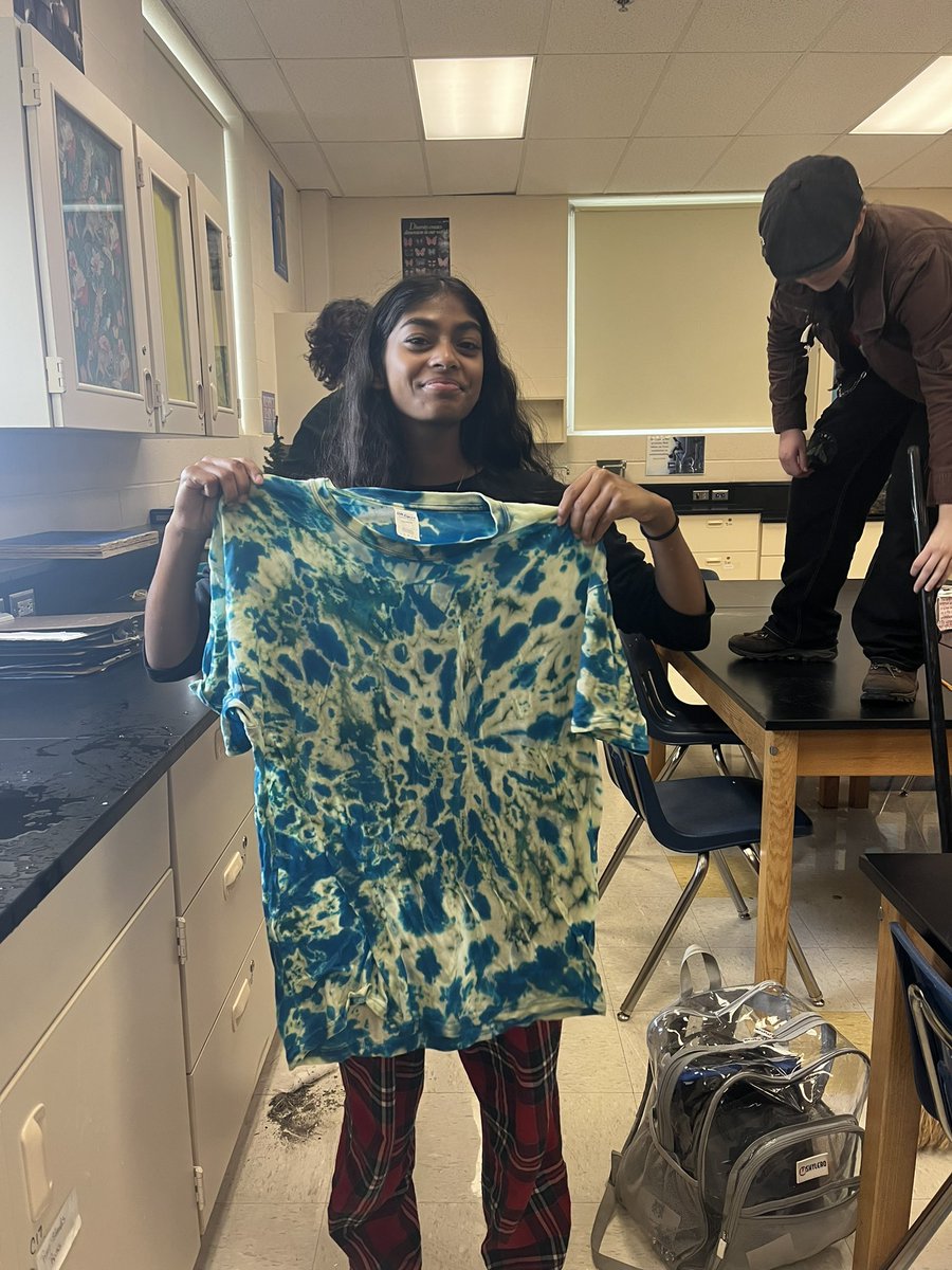 CKurtScience's tweet photo. Environmental science club tradition- reverse tie dye @theTwinsburgHS https://t.co/bWI5KB8qAo