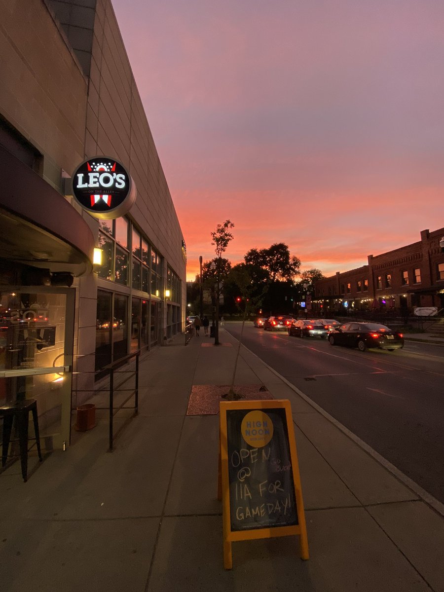 LeosOSU's tweet photo. High street doesn’t get more picture perfect! We’re open and ready for you guys. Happy Homecoming weekend! 11am open tomorrow. #leoslove #getchitty https://t.co/aYsxMxoTLg