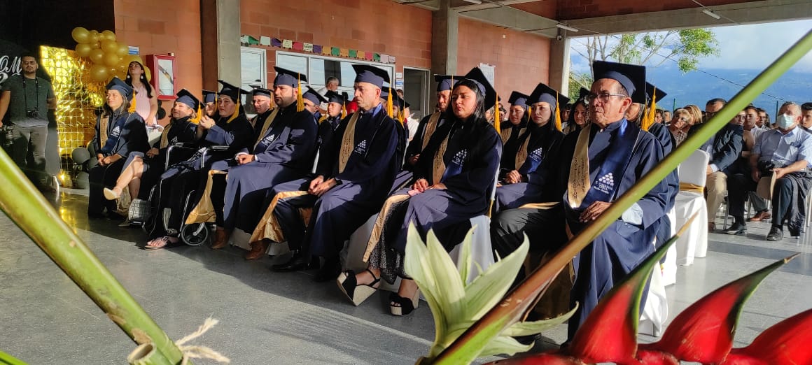 ESAPOficial's tweet photo. #GradosESAP 🎓 | Con orgullo celebramos el grado de 50 nuevos Administradores Públicos que desde la ESAP Cundinamarca reciben su título profesional.
A partir de hoy aportar��n a una sociedad más equitativa desde los territorios. ¡Éxitos! https://t.co/ILpBADMQjB