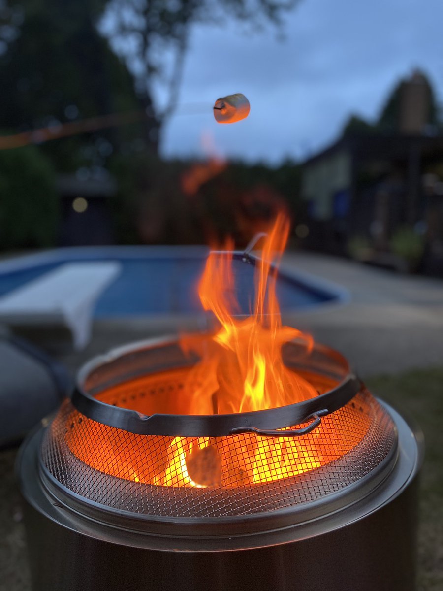 MarkSchembri's tweet photo. @SoloStove purchase is still the best of 2022. #suburbanbackyardfire https://t.co/gBhBnldPNh
