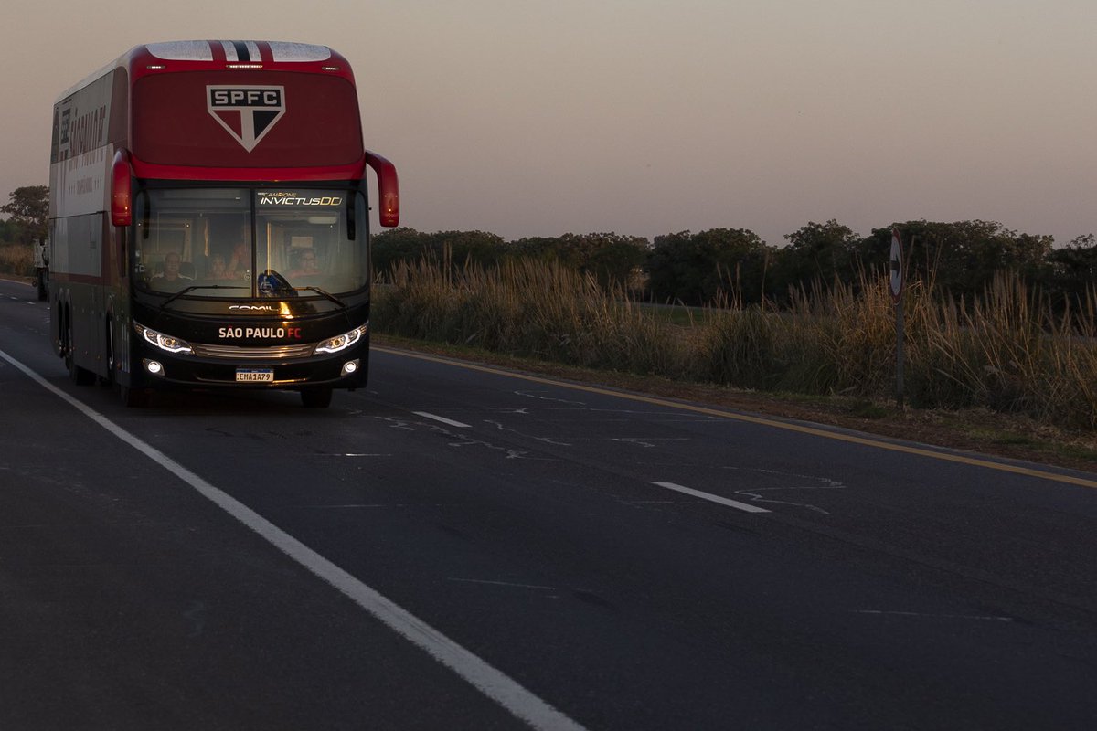 SaoPauloFC's tweet photo. O que a Argentina fica bonita com a presença do Telezão é brincadeira! 😍

Já encontrou o #ExpressoTricolor por aí?! A partir das 23h, estaremos em Córdoba! 🇦🇷

#PartiuCórdoba
#VamosSãoPaulo

📸 Isaac Fontana / saopaulofc https://t.co/Qsf6O7DFnr