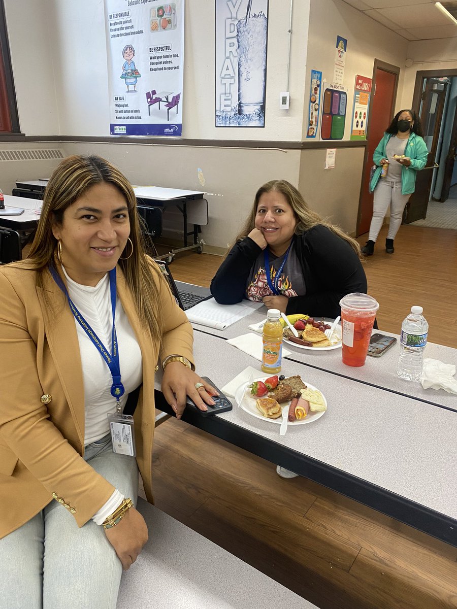 NeinasKnights's tweet photo. Our social committee is the best. The breakfast this morning was beautiful and delicious! What a great way to start a day of learning and collaboration! #PDday @Adriana90724032 @Detroitk12 https://t.co/U7FdezjBBb